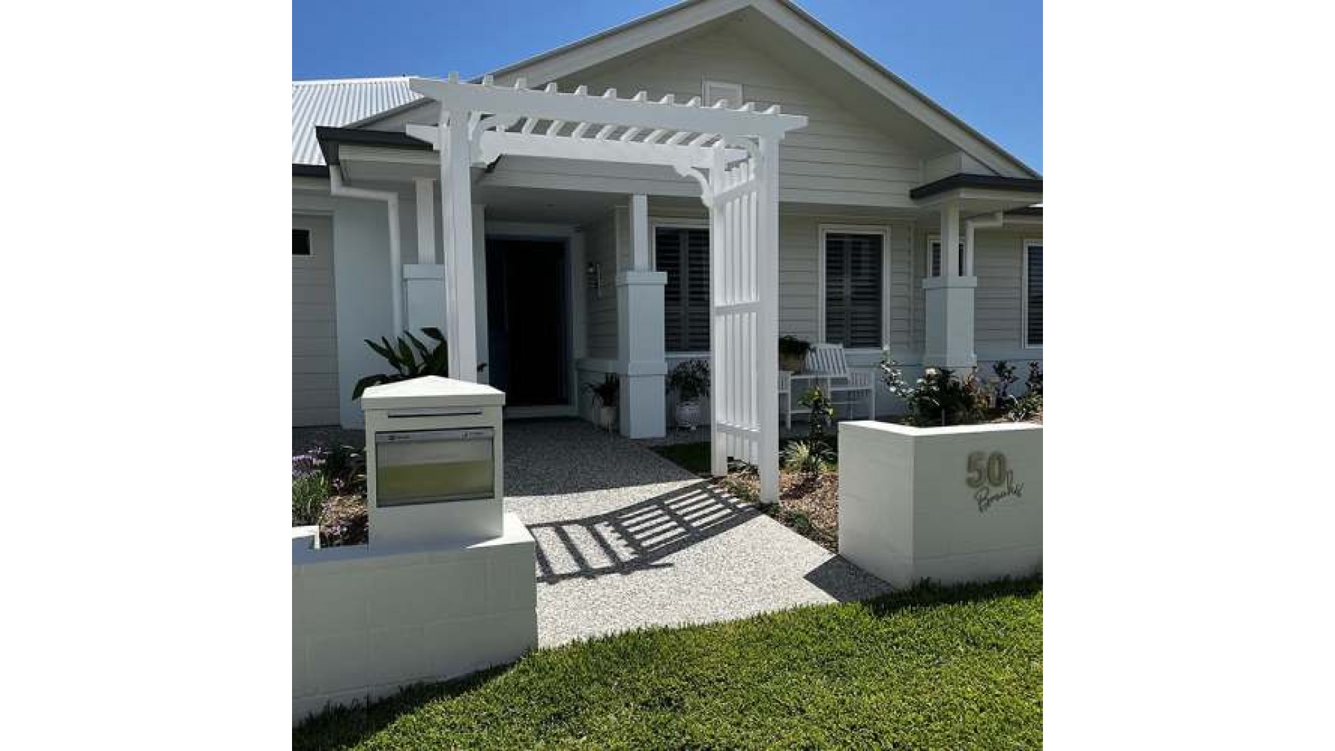 https://www.australianparcelbox.com.au/image/cache/catalog/Blog/Tips%20to%20Keep%20Your%20Deliveries%20Safe%20This%20Holiday%20Season%20(1)-1920x1080.jpg