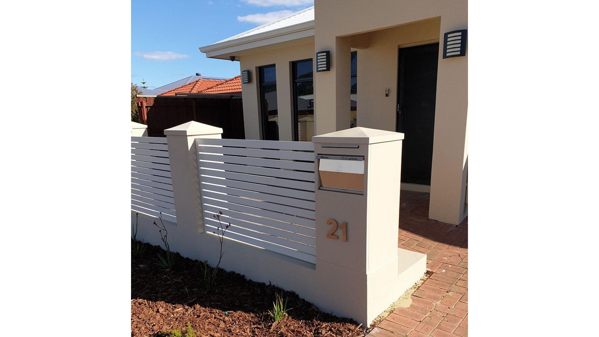 https://www.australianparcelbox.com.au/image/cache/catalog/Blog/Top%20Reasons%20to%20Get%20a%20Parcel%20Letterbox-1920x1080.jpeg