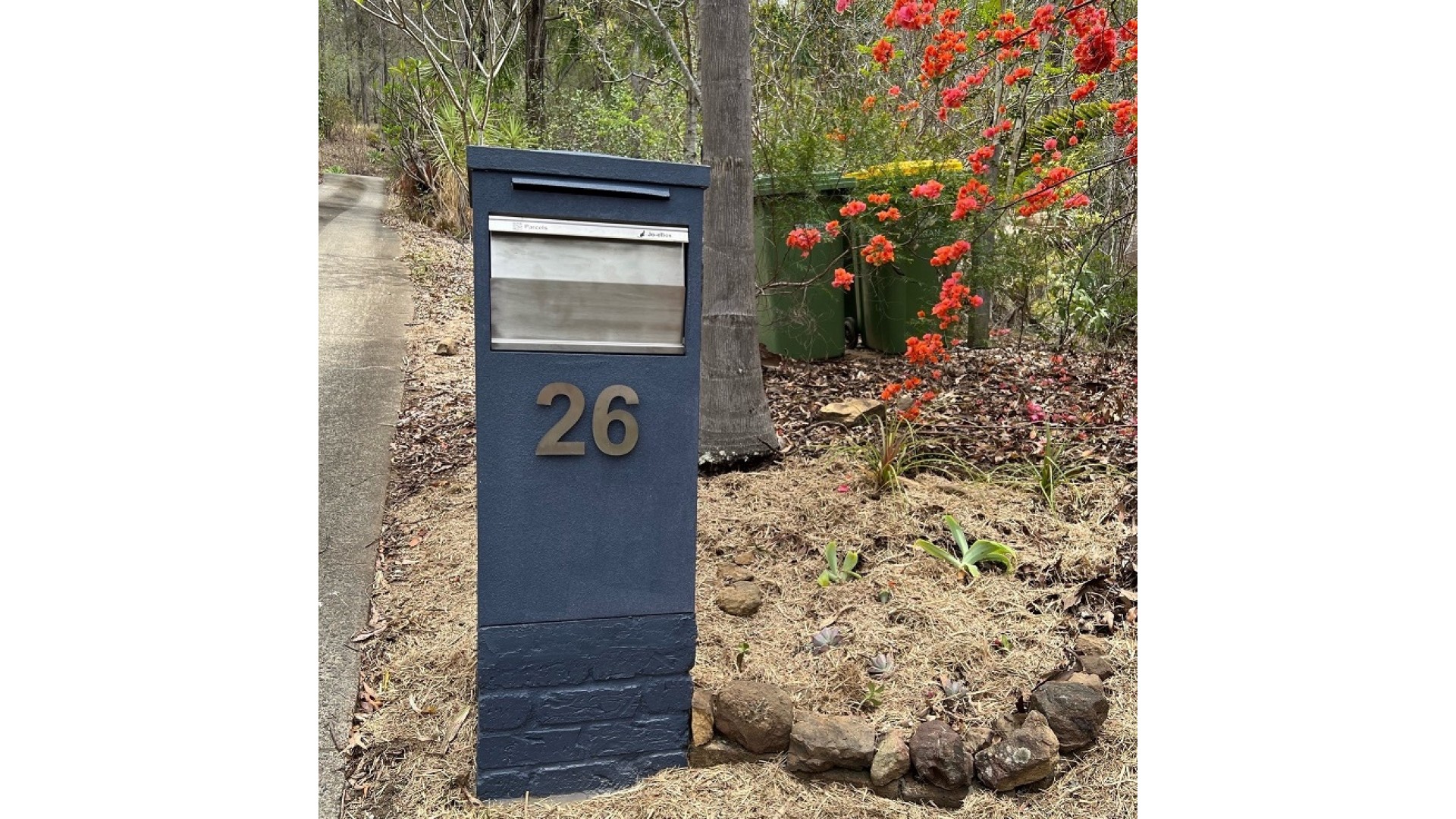 https://www.australianparcelbox.com.au/image/cache/catalog/Gallery/photo%20Jill-1920x1080.jpg